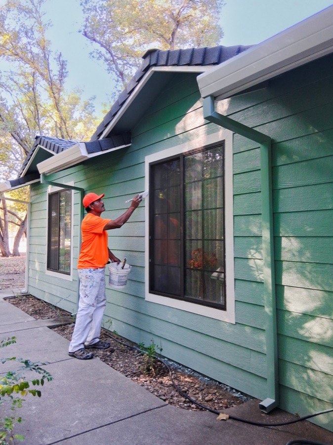 Freshly painted home exterior by Husky Pro Painting